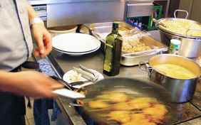 Abends wird in der Hotelküche gezaubert